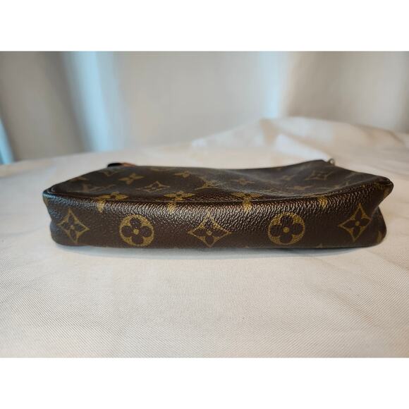 Louis Vuitton Pochette Accessoires Monogram LV Shoulder Bag Vintage Y2K Style - Picture 5 of 15